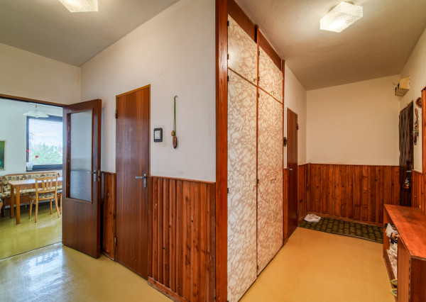 Veľký 3-izbový byt s loggiou, balkónom, garážou a záhradkou