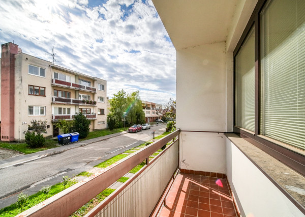 Veľký 3-izbový byt s loggiou, balkónom, garážou a záhradkou