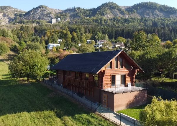 Moderný ZRUB s veľkorysým pozemkom a 10 kW fotovoltikou – len 8 minút od Žiliny (Stráňavy)