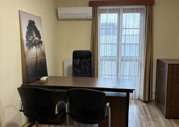 Prenájom obchodno/kancelárskeho priestoru s parkovaním v centre Piešťan