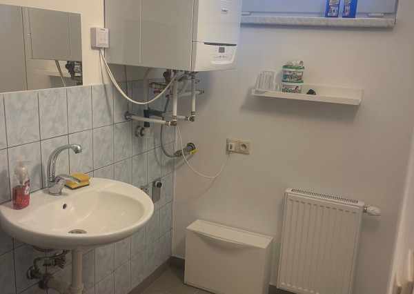 Na prenájom 2-izbový byt v dome takmer v centre, Piešťany