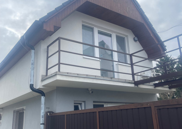 Na prenájom 2-izbový byt v dome takmer v centre, Piešťany