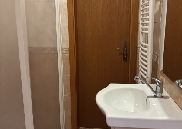 Prenájom obchodno/kancelárskeho priestoru s parkovaním v centre Piešťan