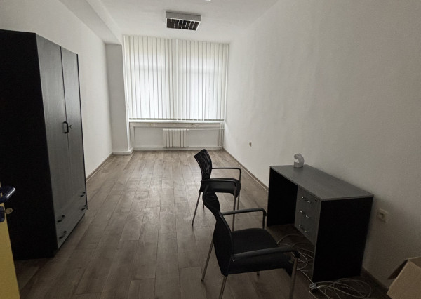 *Na prenájom* moderné kancelárske priestory, celé podlažie 335 m² v Piešťanoch