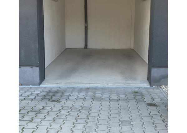 Na prenájom garáž + parkovacie státie v centre Piešťan