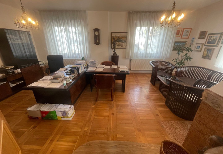 *NA PRENÁJOM* kancelárie v RD, samostatný byt a vínna pivnica v centre PIEŠŤAN