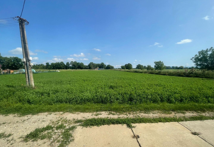 Stavebný pozemok 750m2 na okraji obce, VESELÉ pri Piešťanoch