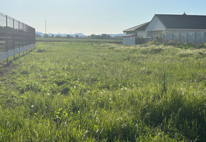 * POZEMOK * na stavbu RD v novej lokalite obce Modrovka
