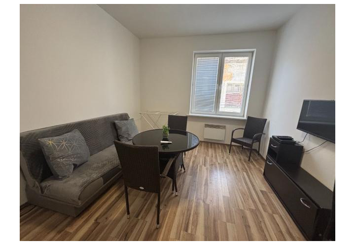 Ubytovanie priamo v centre Piešťan - samostatný 4-izbový byt v RD