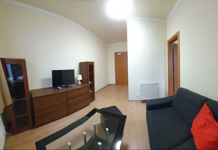 Prenájom obchodno/kancelárskeho priestoru s parkovaním v centre Piešťan