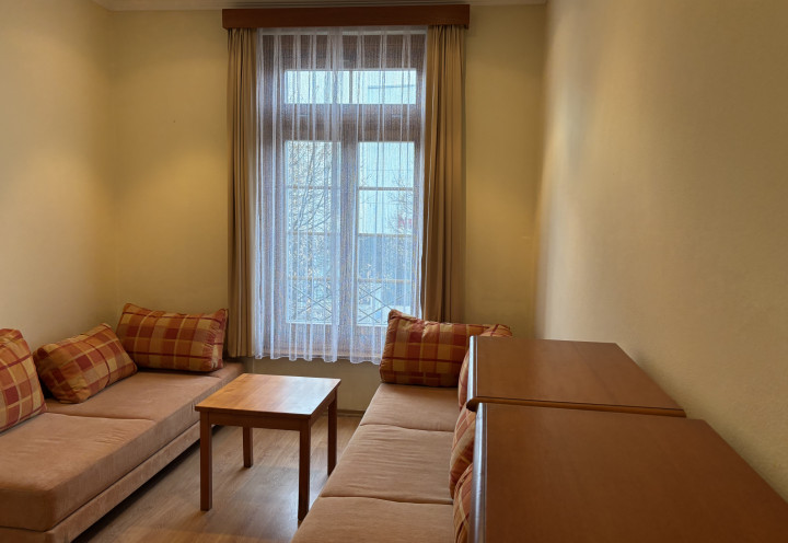 Prenájom obchodno/kancelárskeho priestoru s parkovaním v centre Piešťan