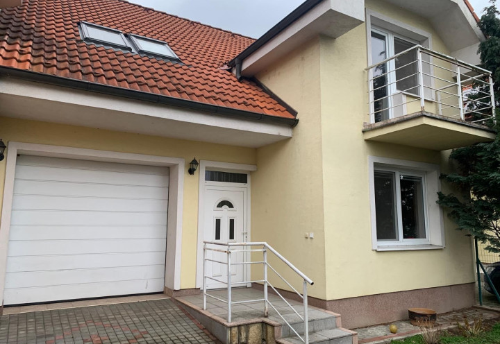 Rodinný dom Piešťany, Pod Párovcami – 4 izby, záhrada, výťah a garáž