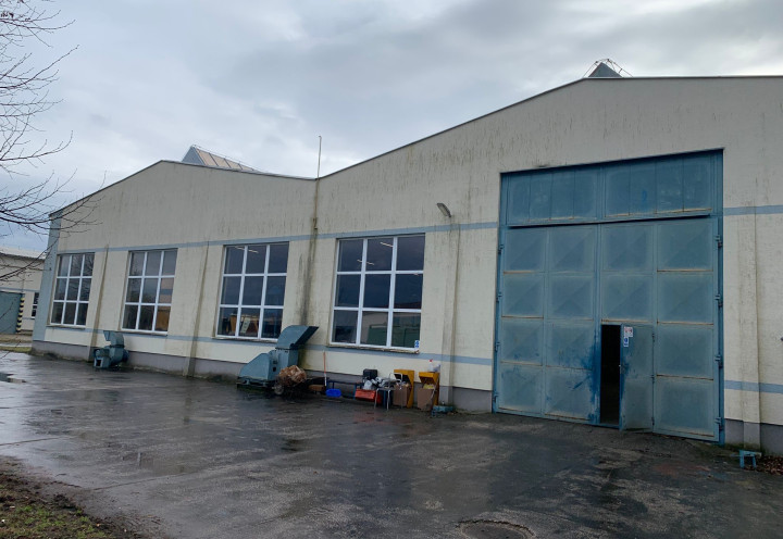 *Na prenájom* hala 1550 m2 na výrobu, strojárstvo alebo ako skladový priestor
