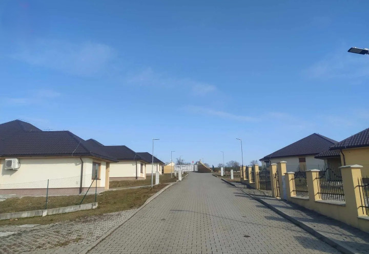 Slnečné stavebné pozemky pri vodnej nádrži Čerenec – súkromie, príroda a platné stavebné povolenie