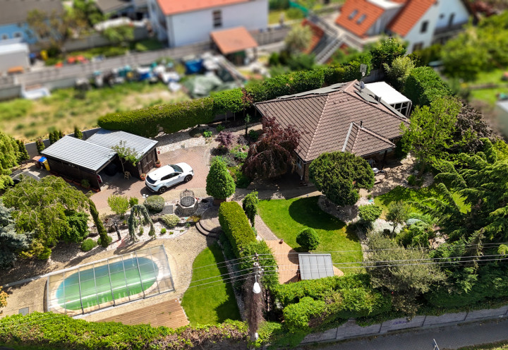 Rodinný dom s veľkou záhradou, bazénom a wellness – Piešťany