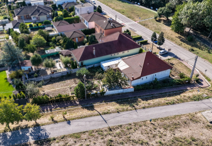 Rodinný dom s garážou, ideálnym pozemkom a potenciálom podkrovia