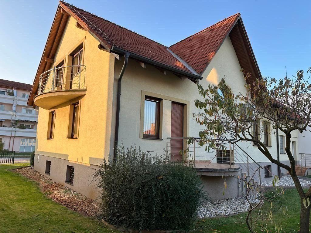 *TOP PONUKA* 7i RD vhodný aj ako sídlo firmy v exkluzívnej lokalite Piešťan