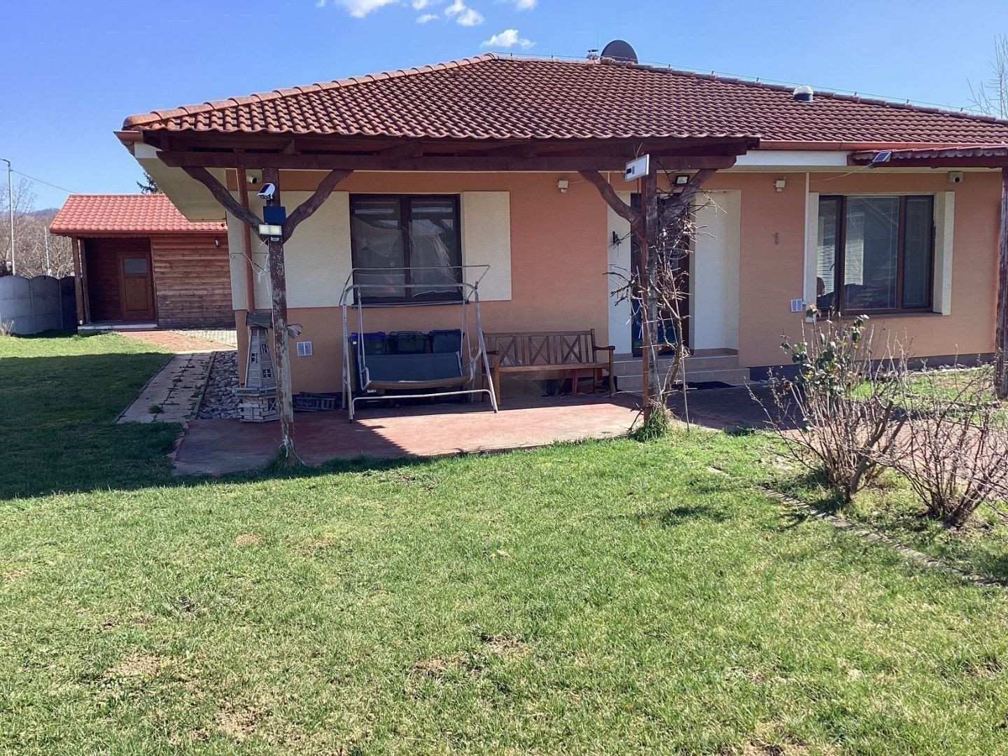 *NOVÁ CENA* 4-izbový RD s potenciálom ďaľšieho 3i domčeka na prenájom