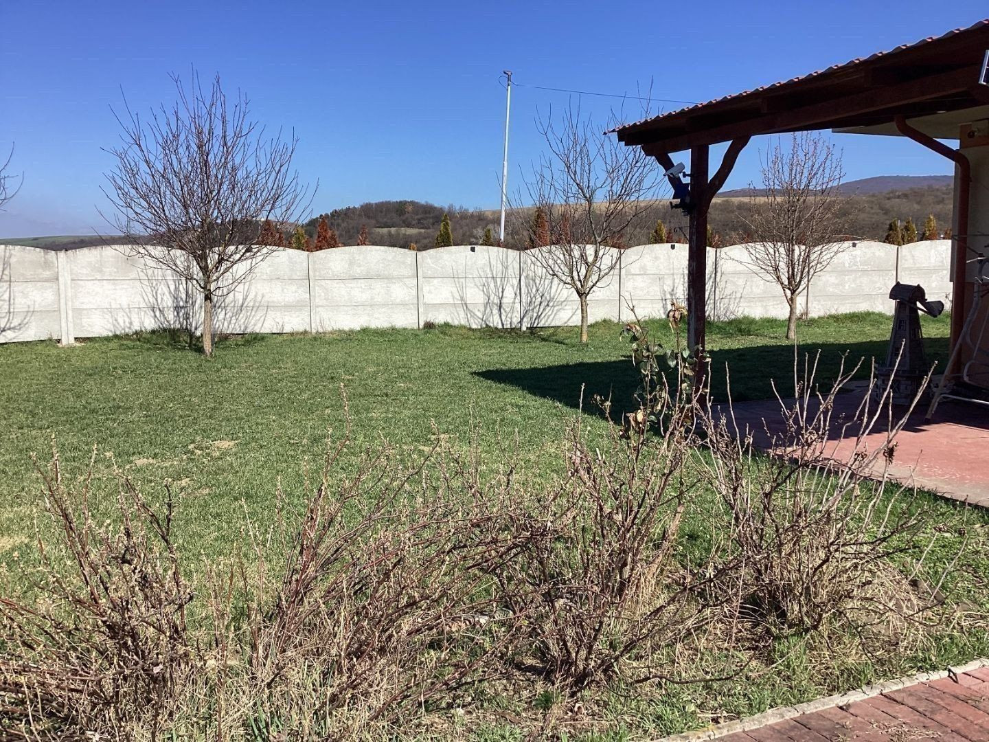 *NOVÁ CENA* 4-izbový RD s potenciálom ďaľšieho 3i domčeka na prenájom