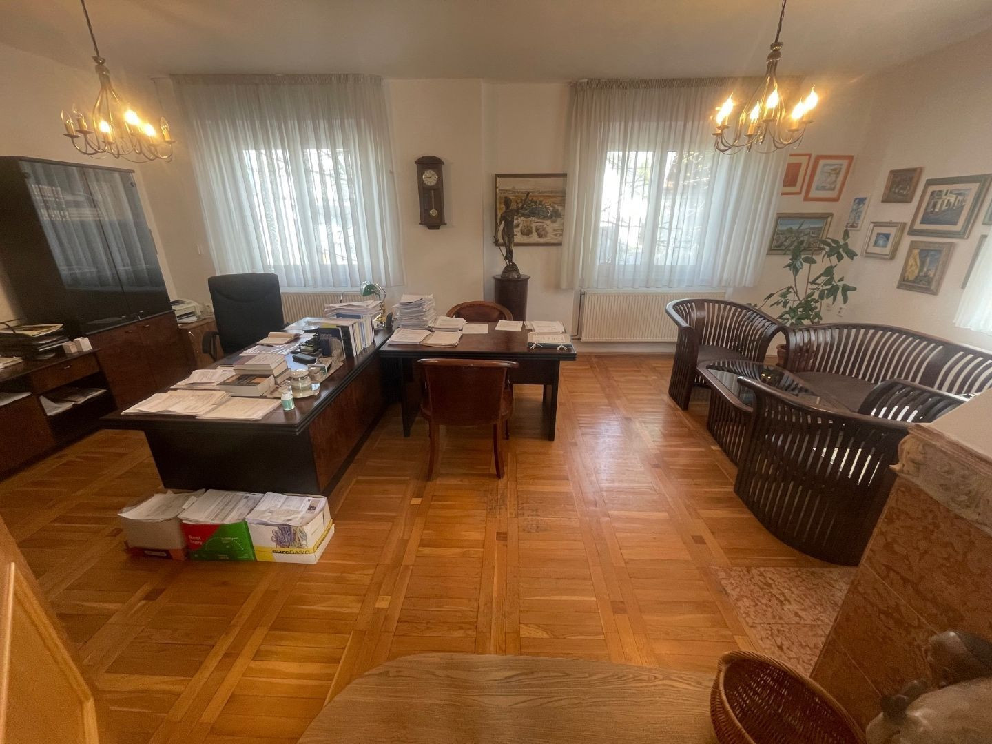 *NA PRENÁJOM* kancelárie v RD, samostatný byt a vínna pivnica v centre PIEŠŤAN