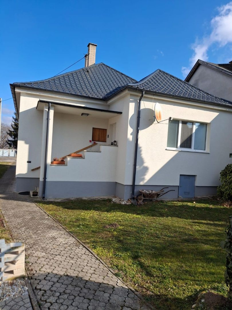 *Na predaj* 4i RD v obci Banka pri Piešťanoch