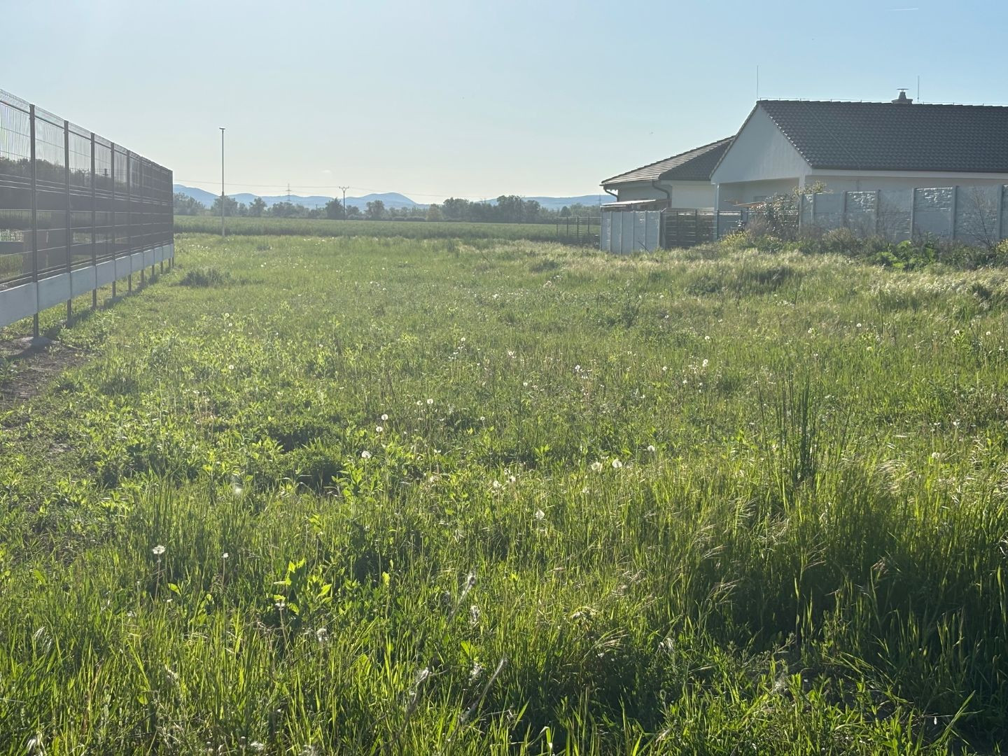 * POZEMOK * na stavbu RD v novej lokalite obce Modrovka