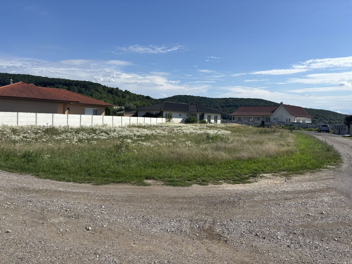 *Na predaj* pozemok v obci Sokolovce v novovybudovanej lokalite