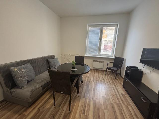 Ubytovanie priamo v centre Piešťan - samostatný 4-izbový byt v RD