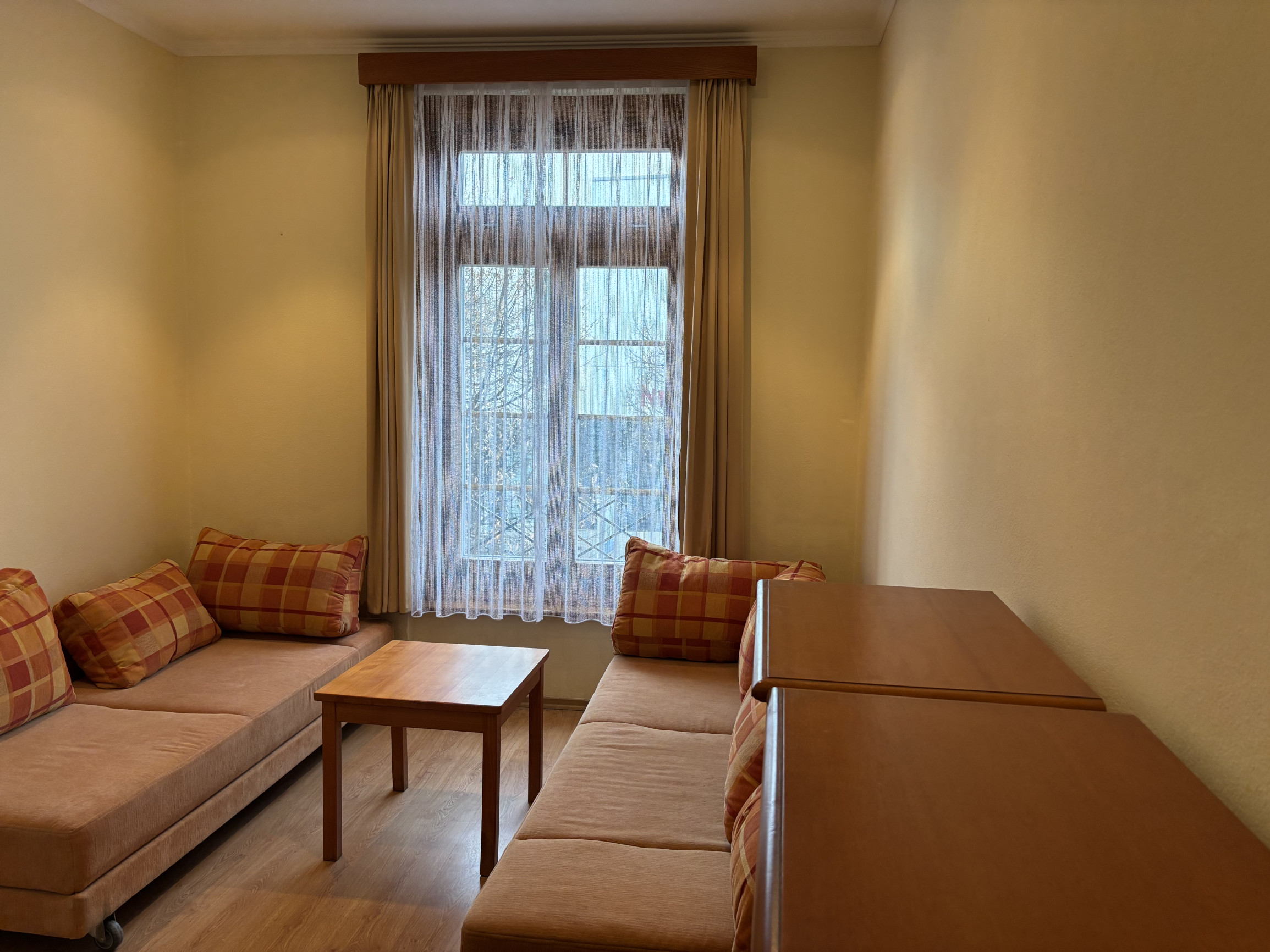 Prenájom obchodno/kancelárskeho priestoru s parkovaním v centre Piešťan