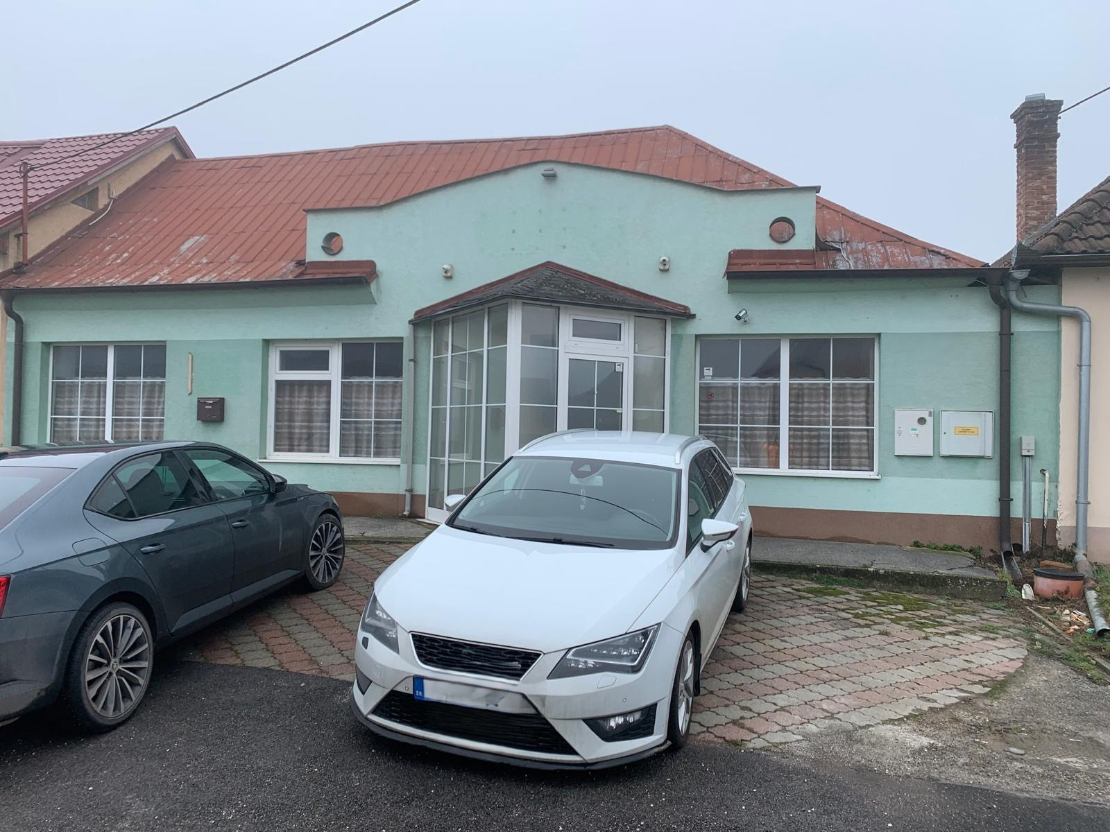 Flexibilný komerčný objekt obec Podolie, hala, veľký pozemok - výborná investícia s potenciálom