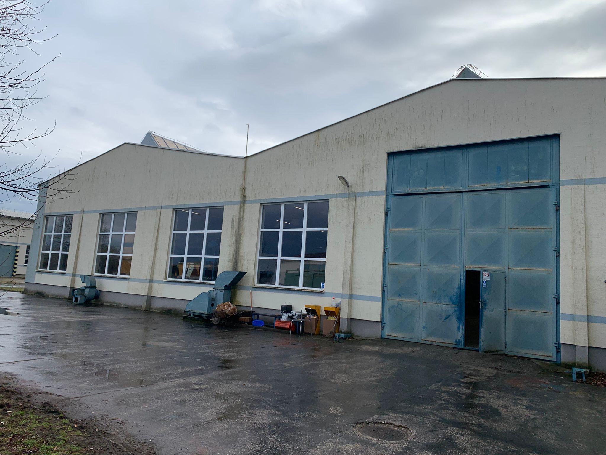 *Na prenájom* hala 1550 m2 na výrobu, strojárstvo alebo ako skladový priestor