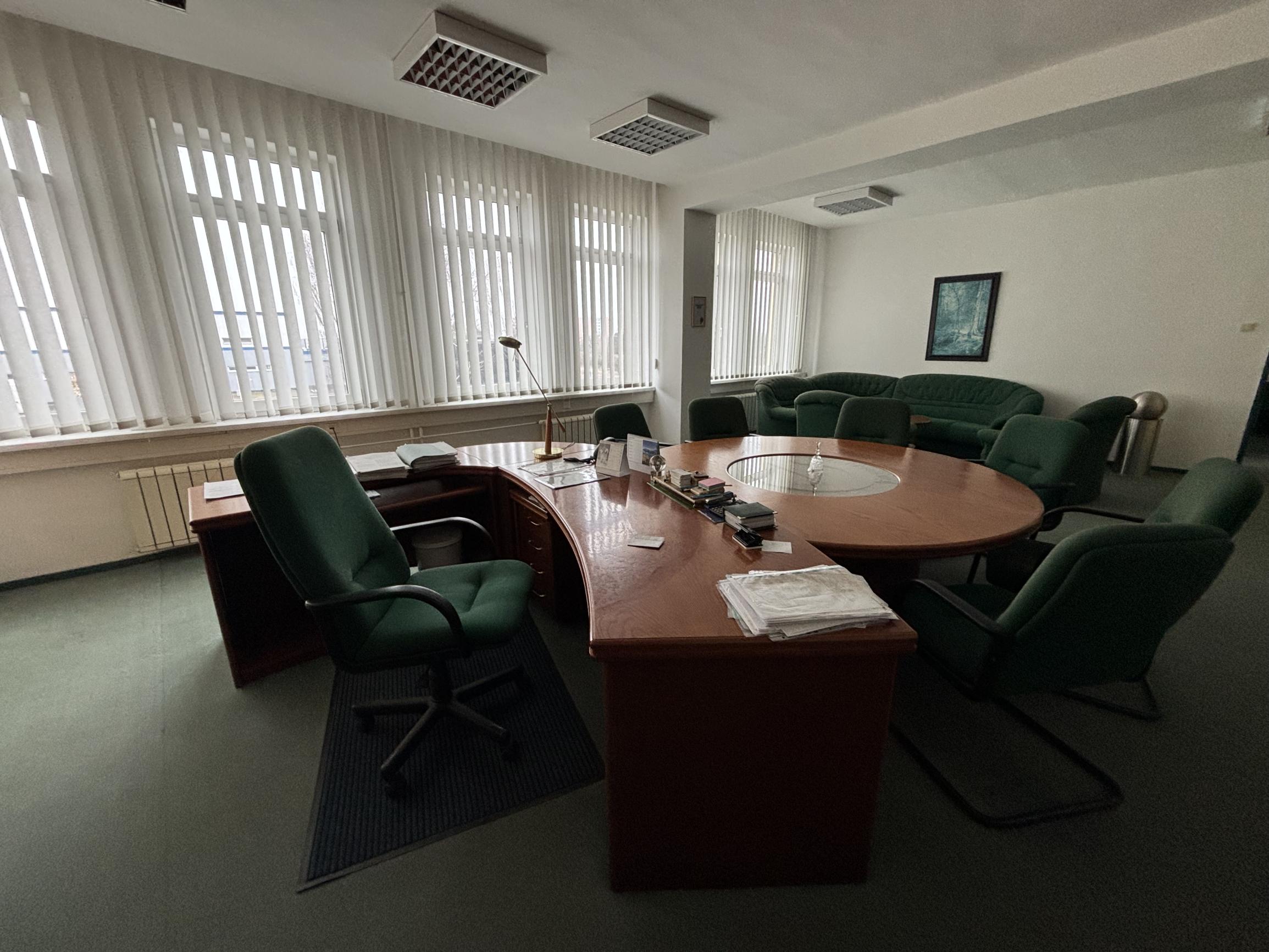 *Na prenájom* moderné kancelárske priestory, celé podlažie 335 m² v Piešťanoch