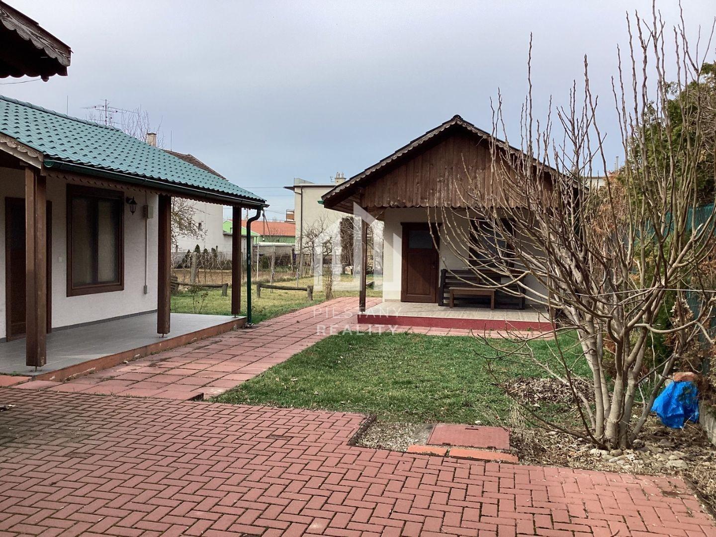 *VÝHODNÁ CENA* 4-izbový tehlový RD s krásnym pozemkom