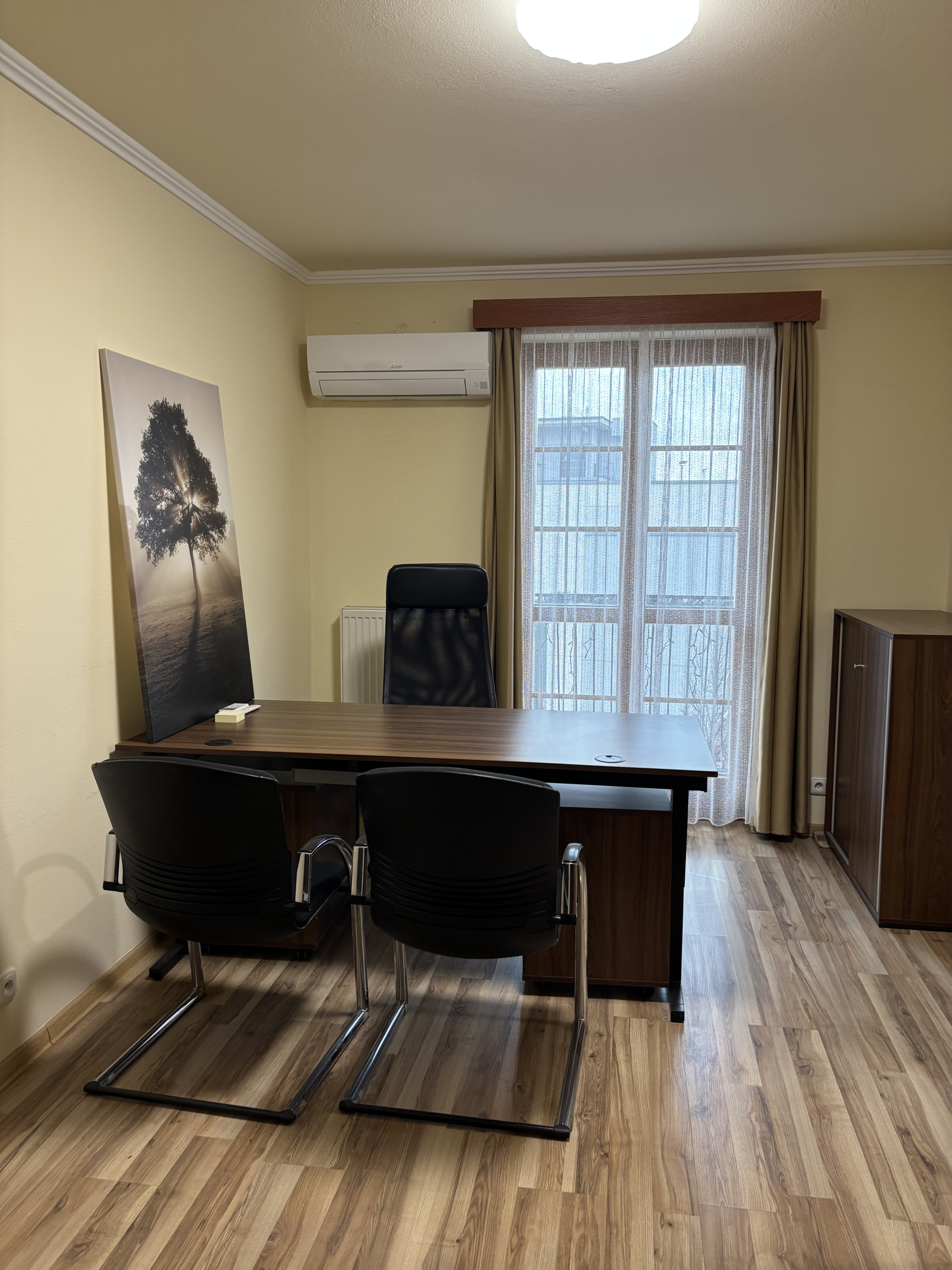 Prenájom obchodno/kancelárskeho priestoru s parkovaním v centre Piešťan